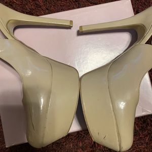 Tan Carlos Santana platform heels 10